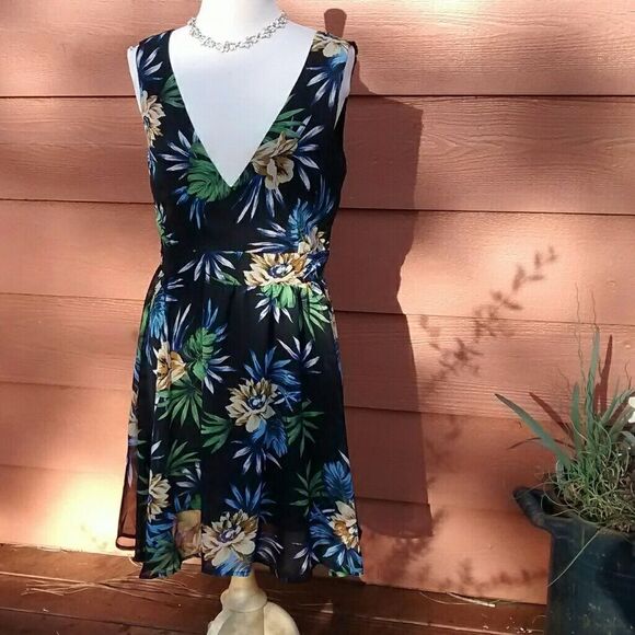 Sapphyra Dress  - Picture 6 of 8